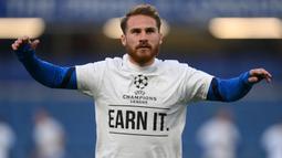 Alexis MacAllister. Pemain asal Argentina yang kini memasuki musim keempatnya merumput bersama Brighton and Hove Albion sejak 2018/209 ini dilahirkan pada tanggal 24 Desember 1998 di Santa Rosa, Argentina. Sehari menjelang Natal tahun ini ia genap berusia 23 tahun. (AFP/Pool/Mike Hewitt)