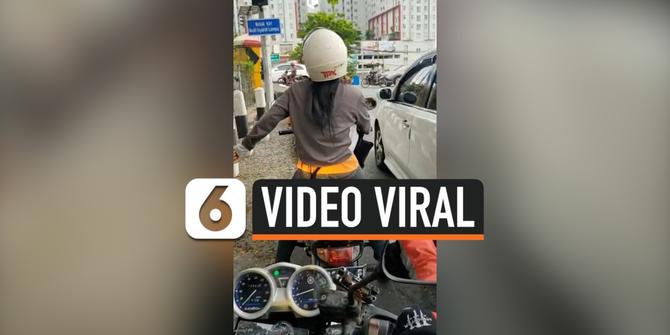 VIDEO: Video Viral Wanita Berjoget Saat Mengendarai Motor