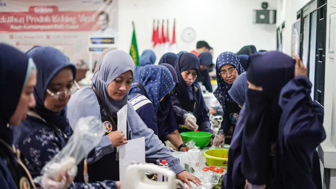 Yayasan Indonesia Setara (YIS) bekerja sama dengan SKIES Indonesia menggelar pelatihan hard skill Baking Produk Viral untuk ibu-ibu pelaku usaha mikro kecil menengah (UMKM) di Kabupaten Bogor (Istimewa)