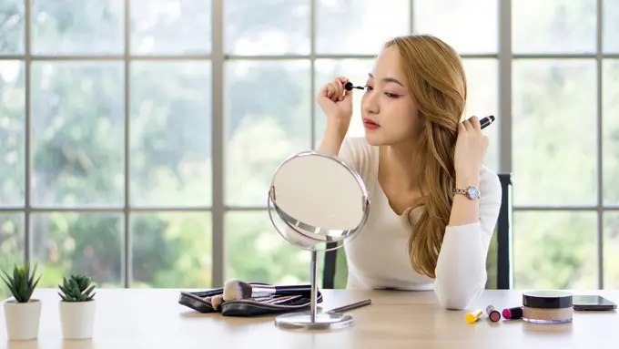 wanita oktober makeup