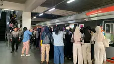 Dilema Anker: Lebih Takut Telat Kerja Dibanding Berdesakan di KRL