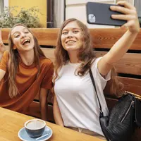 Jarak tidak dapat jadi penghalang persahabatan. (Copyright freepik.com/author/freepik)