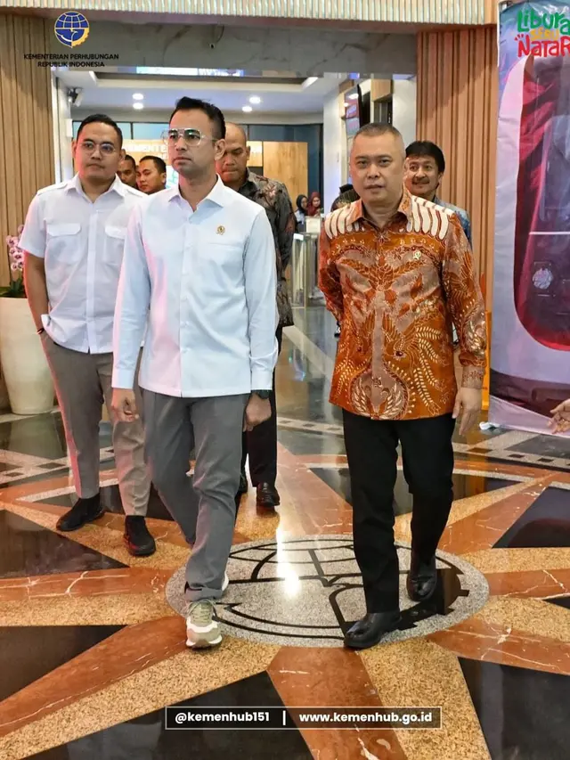 Potret Raffi Ahmad Aktif Bekerja sebagai Utusan Khusus Presiden, Kolaborasi dengan Kementerian Perhubungan. (instagram/raffinagita1717, instagram/kemenhub151)
