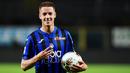 Pemain Atalanta, Mario Pasalic, melakukan selebrasi usai mencetak gol ke gawang Brescia pada laga Serie A di Stadion Gewiss, Selasa (14/7/2020). Atalanta menang 6-2 atas Brescia. (AFP/Miguel Medina)