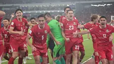 Pesepak bola Timnas Indonesia merayakan keberhasilan menjuarai FIFA ASEAN Cup 2026 setelah mengalahkan Thailand melalui adu penalti pada laga final di Stadion Utama Gelora Bung Karno (SUGBK), Jakarta, Senin (5/10/2026). Indonesia menang 4-2 dalam adu penalti setelah bermain imbang 2-2 hingga babak tambahan waktu.(KLY/Budy Santoso)