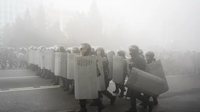 Bentrokan Polisi dan Demonstran di Kazakhstan