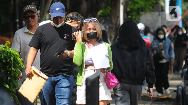 Jelang Konser Blackpink, Calon Penonton Berdatangan ke SUGBK untuk Tukar Tiket