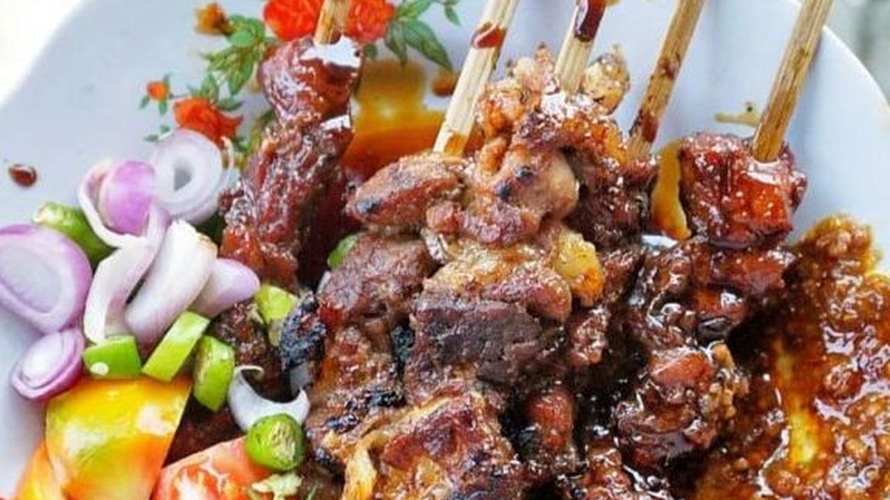 Sate merupakan kuliner khas Indonesia yang tersebar di seluruh penjuru negeri.