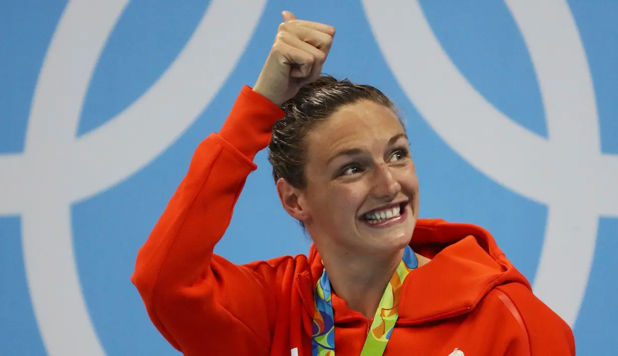 Atlet Renang Katinka Hosszu dari Hungaria saat merayakan kemenangannya meraih medali emas di Olimpiade Rio 2016, Brasil (6/8). (REUTERS)