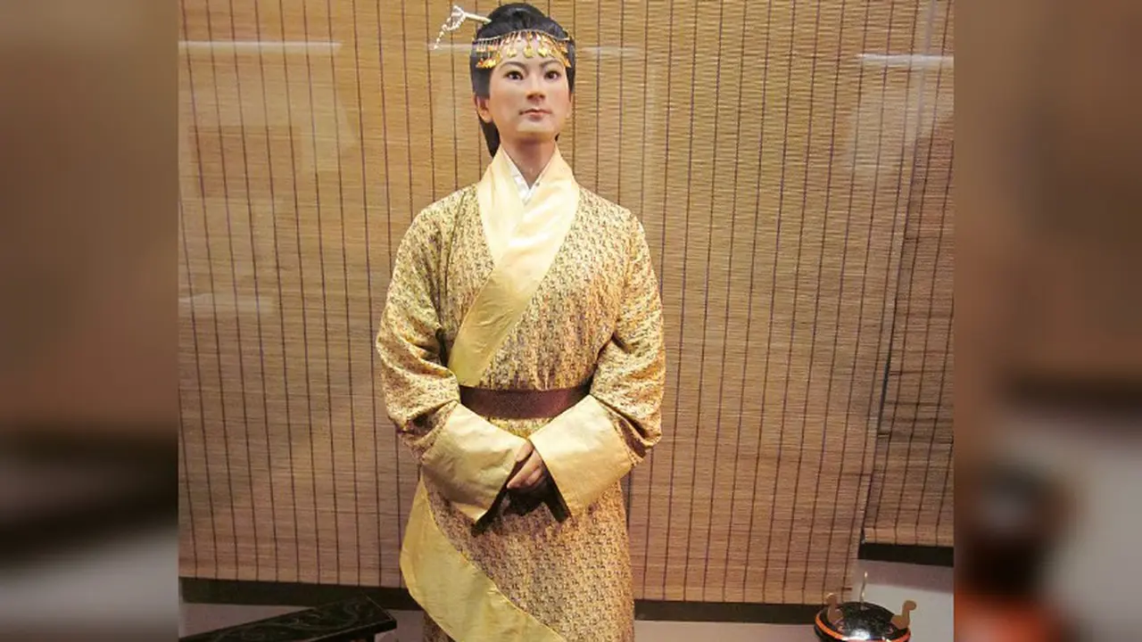 Patung yang menggambarkan Lady of Dai