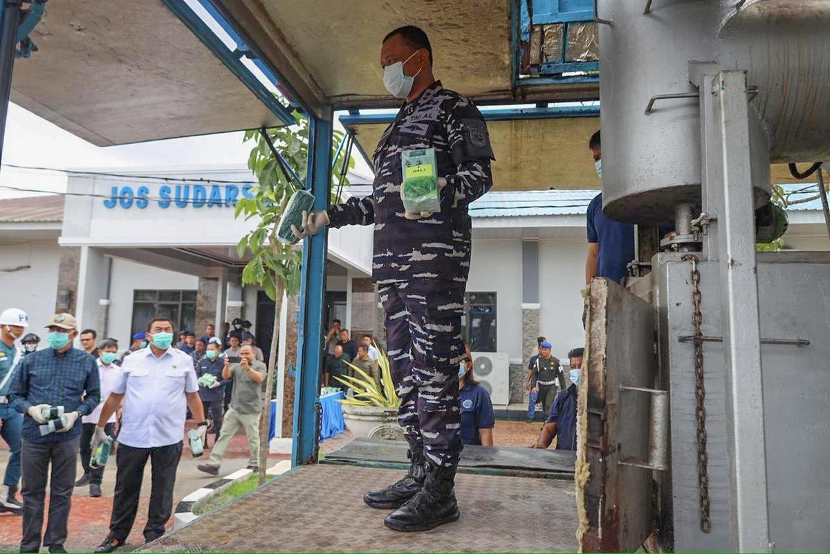 FOTO: Ketamine 41 Kilogram Dimusnahkan, TNI AL Ungkap Jalur Selundupan di Perairan Belawan