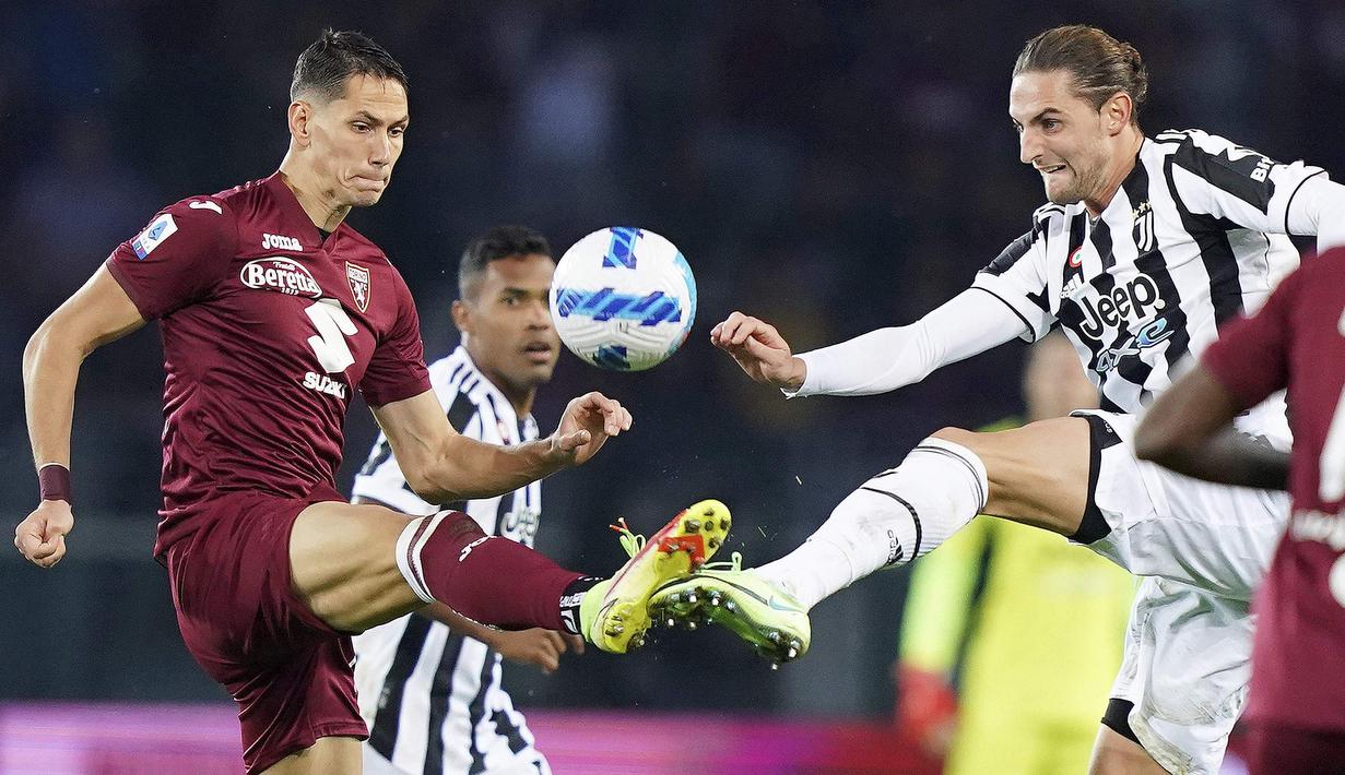 Pada pertengahan babak pertama, Torino mampu imbangi permainan bahkan beberapa kali mengancam daerah pertahanan Juventus. Akhirnya, skor kacamata bertahan hingga waktu turun minum. (LaPresse via AP/Spada)