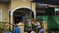Jenazah dibawa ke rumah duka untuk disemayamkan