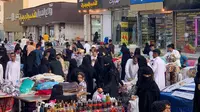 Dengan tradisi merayakan Idul Fitri yang berbeda, masyarakat Arab Saudi lebih memilih untuk bepergian ke luar dan berbelanja. (Dok: Saudi Press Agency/SPA)