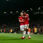 Penyerang MU, Marcus Rashford (kanan) melakukan selebrasi bersama rekan-rekannya usai mencetak gol ke gawang CSKA Moscow pada pertandingan grup A Liga Champions di Old Trafford, Inggris (5/12). MU menang 2-1 atas CSKA Moscow. (AP Photo/Dave Thompson)