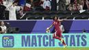 Pemain Qatar, Akram Afif, melakukan selebrasi setelah mencetak gol ke gawang Tajikistan pada laga Grup A Piala Asia di Stadion Al Bayt , Rabu (17/1/2024). (AP Photo/Aijaz Rahi)