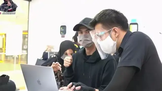 Ria Ricis berikan hadiah ultah spesial untuk karyawan (YouTube/Ricis Official)