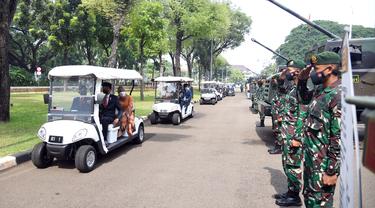 FOTO: Presiden Jokowi Pimpin Upacara HUT ke-76 TNI di Istana Merdeka