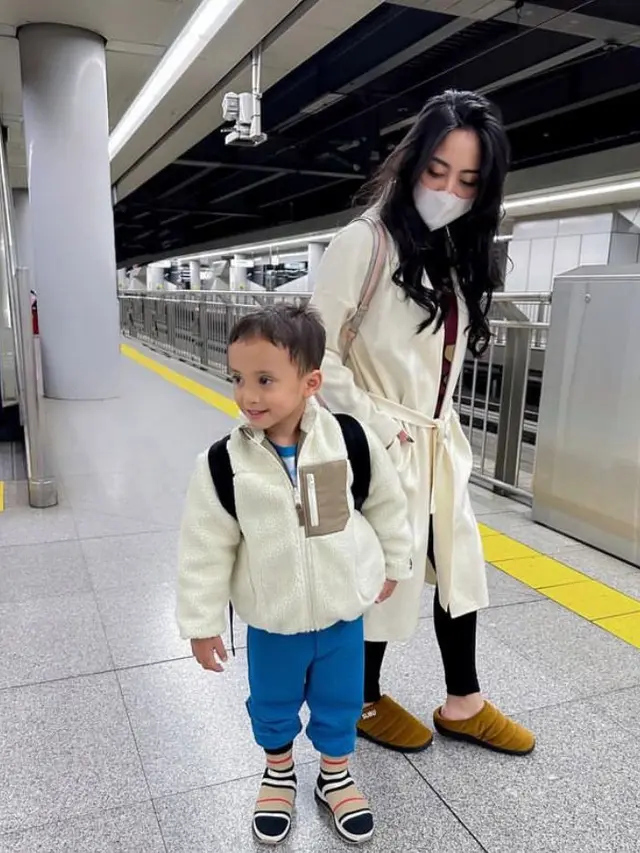6 Gaya Rachel Vennya Liburan di Jepang Bareng Buah Hati, Tuai Pujian dengan Busana Tertutup