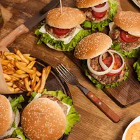 ilustrasi fastfood/copyright freepik.com/DC Studio