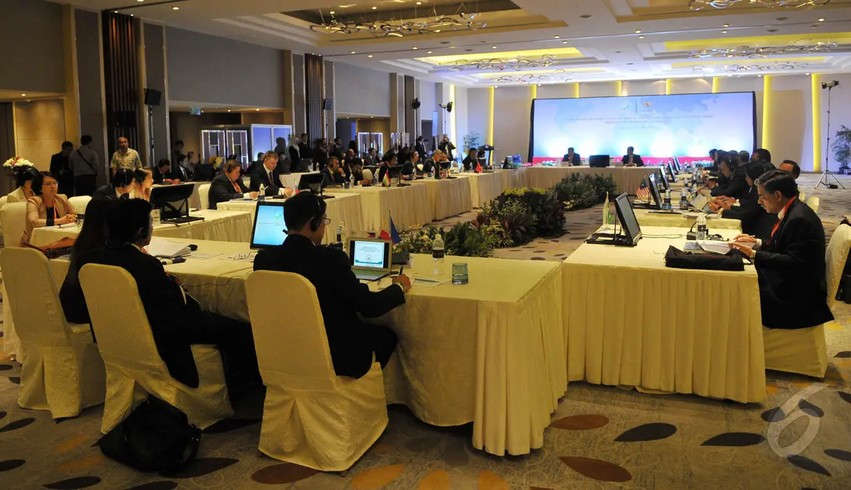 Suasana pertemuan Sekjen MK se-Asia, Jakarta, Senin (25/5/2015). Pertemuan dihadiri 13 negara peserta membahas rangkaian persiapan jelang kongres yang akan dilakukan pada 2016. (Liputan6.com/Herman Zakharia)