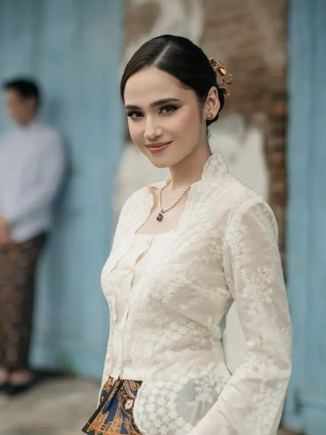 Makeup Syifa Hadju Tampil dengan Adat Jawa saat Prewedding. [@syifahadju]