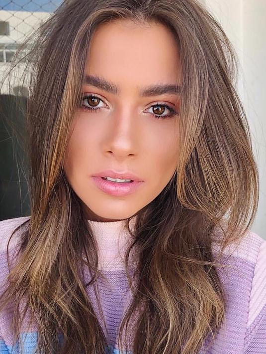 9. Gabriella Lenzi - Model kelahiran Sao Paulo, Gabriella tidak pernah mengakui secara terbuka hubungannya dengan Neymar Jr. Namun wanita yang hobi berenang tersebut terlihat bersama Neymar di Ibiza, Spanyol. (Instagram)