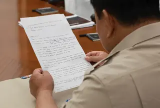 Surat sederhana dari Sorong menghadirkan suasana hangat pertemuan antara Prabowo dan Mendikdasmen Abdul Mu’ti. (Foto: Bakom RI)