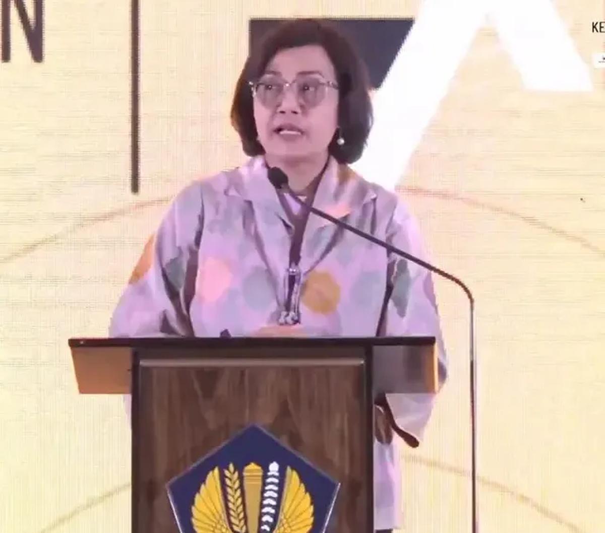 Target tinggi ini dipasang untuk mendorong kebangkitan bisnis industri dalam negeri hingga UMKM.
