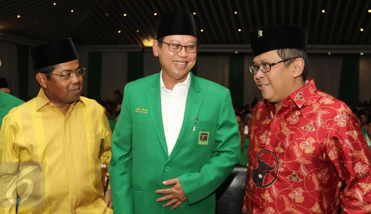 Ki-ka: Sekjen Partai Golkar Idrus Marham, Ketua Umum PPP Djan Faridz dan Sekjen PDIP Hasto Kristiyanto saat menghadiri pembukaan Rapat Koordinasi Nasional PPP di Jakarta, Jumat (31/3). (Liputan6.com/Herman Zakharia)