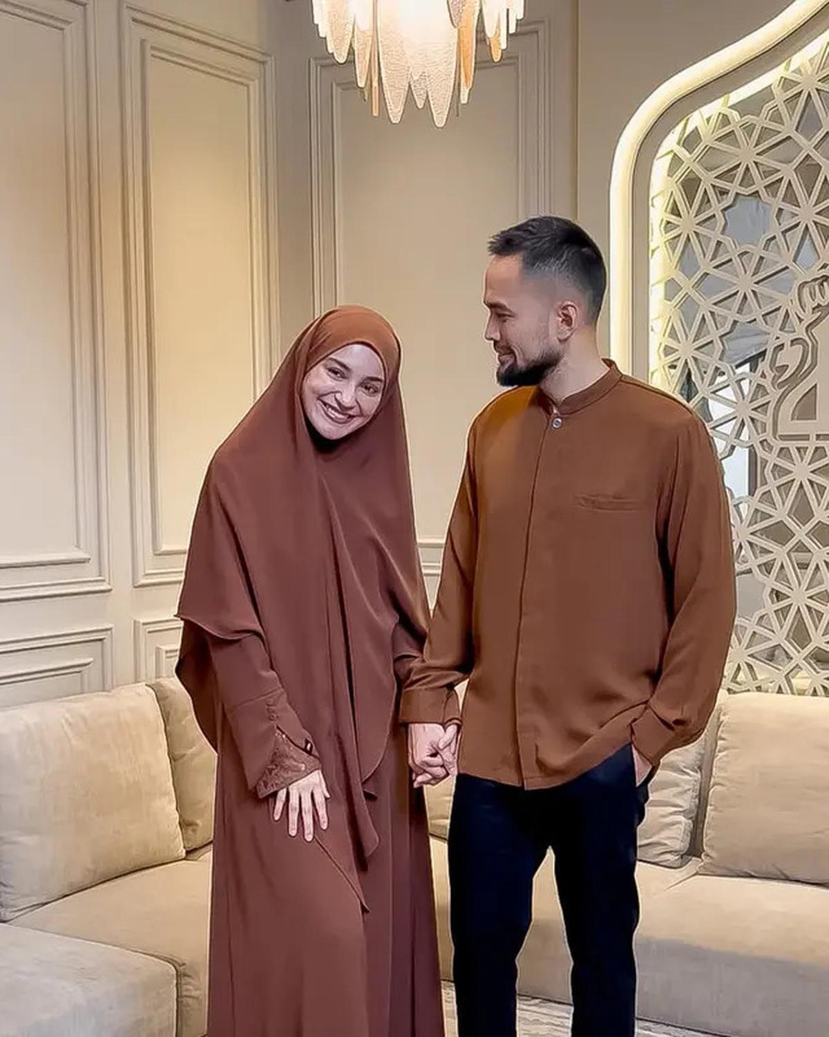 5 Artis Ini Diprediksi Akan Berangkat Haji Tahun 2025, Intip Persiapan Mereka