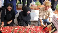 Pemakaman Ayahanda Kiki Amalia (Deki Prayoga/bintang.com)