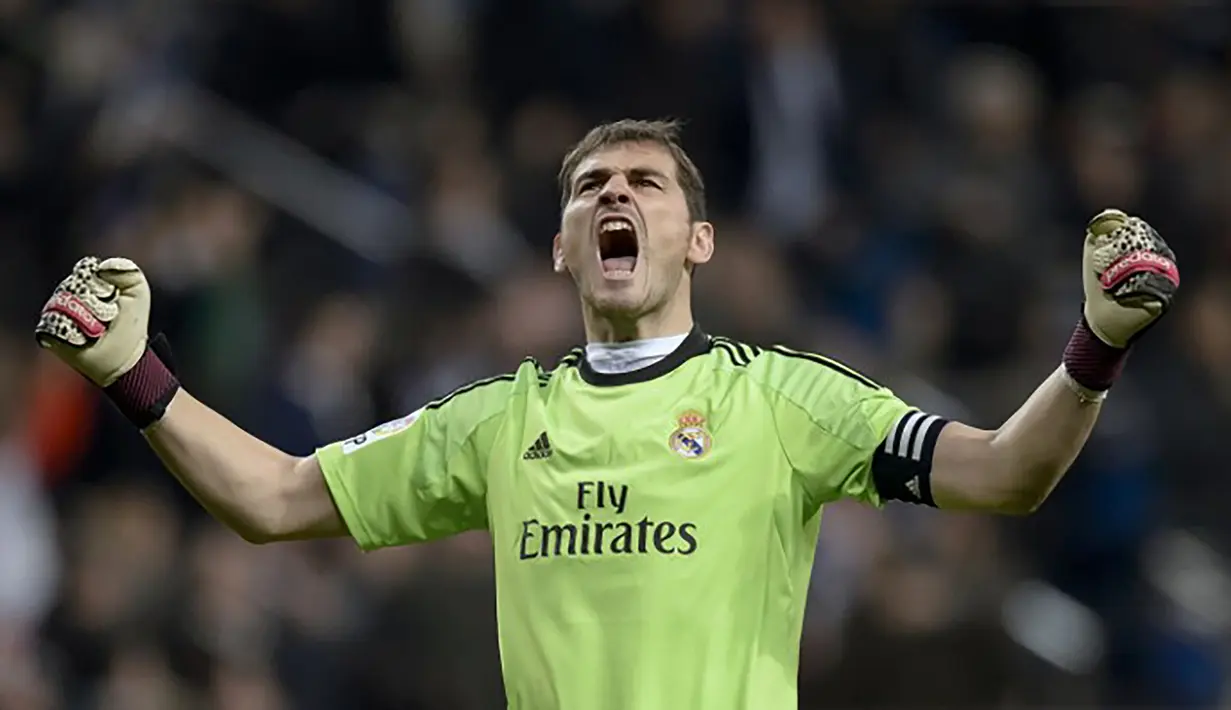 Iker Casillas. Ia menghabiskan 25 tahun bersama Real Madrid sejak berusia 19 tahun. Pada 2015, saat berkembang rumor akan bergabungnya Gianluigi Buffon atau David De Gea, dirinya merasa tak lagi dibutuhkan. Akhirnya ia mundur dari Real Madrid atas desakan Florentino Perez. (Foto: AFP/Dani Pozo)