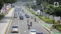 Suasana ruas jalan di kawasan Sudirman, Jakarta, Rabu (11/8/2021). Mulai 12 Agustus 2021, Polda Metro Jaya bakal kembali menerapkan aturan ganjil genap di sejumlah ruas jalan Ibu Kota dan meniadakan kebijakan penyekatan yang diterapkan selama PPKM Level 4. (Liputan6.com/Faizal Fanani)