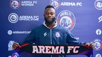 Pemain baru Arema FC, Charles Lokolingoy. (Bola.com/Dok Arema FC)