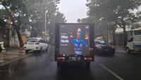Pengumuman perekrutan Wiliam Marcilio oleh Persib Bandung yang dilakukan melalui mobitron yang berkeliling di jalan-jalan Kota Bandung. (Bola.com/Erwin Snaz)