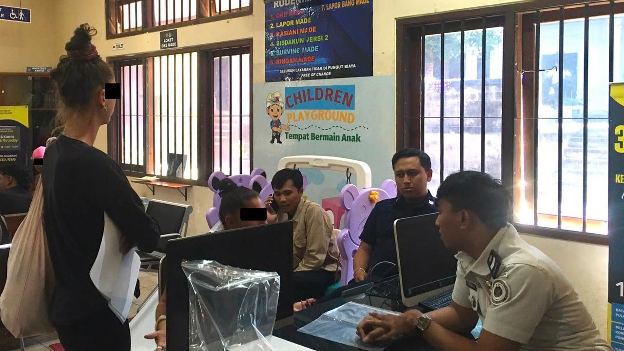 Bikin Ulah Ogah Bayar Salon, Turis Norwegia Ngaku Tak Punya Ongkos Pulang