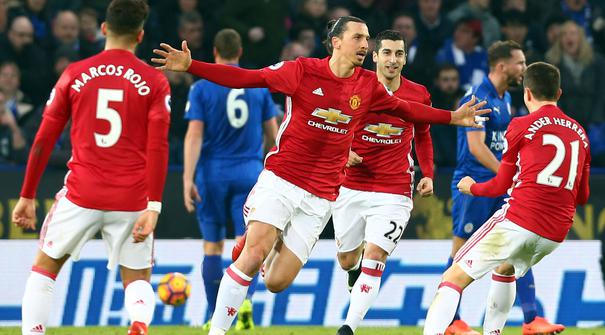 Selebrasi pemain Manchester United, Zlatan Ibrahimovi usai menjebol gawang Leicester City pada lanjutan Premier League pekan ke-24 di King Power Stadium, Leicester, (5/2/2017).  MU menang 3-0. (EPA/Tim Keeton)