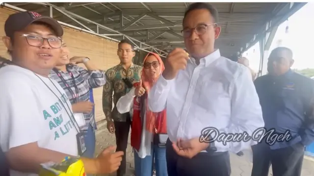 Momen Lucu Anies Baswedan Ngobrol Sambil Comot Camilan Warga