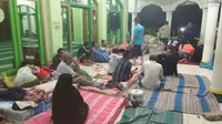 Warga Desa Mangliawan, Pakis, kabupaten Malang, Jawa Timur, mengungsi akibat rumah mereka direndam banjir (Foto/BPBD Kabupaten Malang)