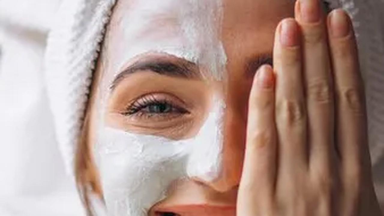 Facial wash adalah kunci untuk membersihkan kotoran dan debu yang menempel, mencegah kulit semakin kotor, dan potensial memperburuk kondisinya.<br>