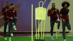 Para pemain Qatar menghadiri sesi latihan di Doha pada 9 Februari 2024. (KARIM JAAFAR/AFP)