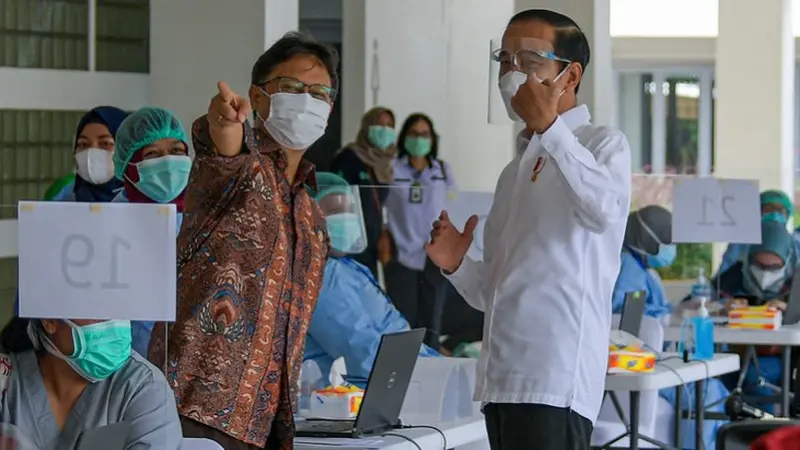 Presiden Joko Widodo (Jokowi) dan Menteri Kesehatan Budi Gunadi Sadikin