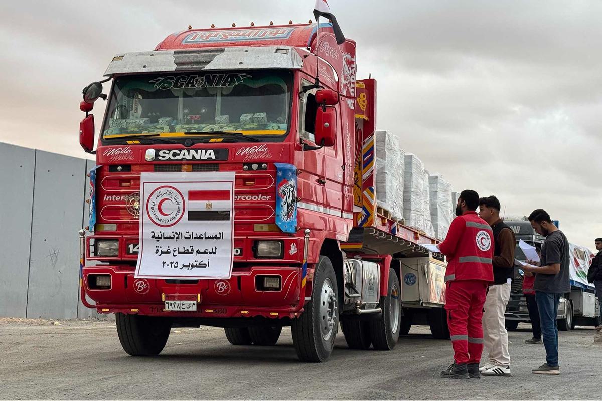 FOTO: Truk-Truk Bantuan Kemanusiaan  Mengular di Rafah, Harapan Gencatan Senjata Segera Terwujud