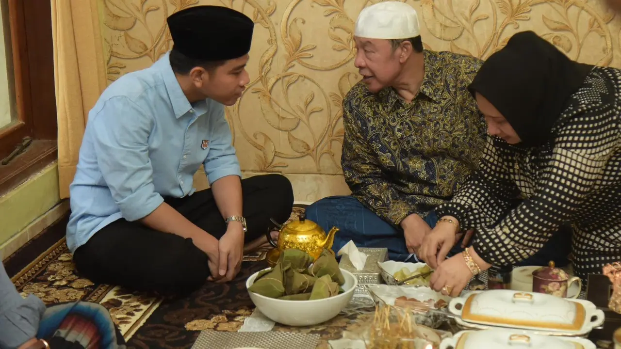 Gibran Rakabuming Raka Silaturahmi ke Ponpes Buntet