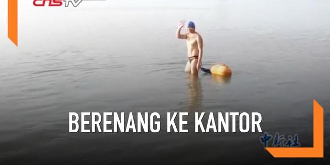 VIDEO: Selama 11 Tahun, Pria Ini Berenang Seberangi Sungai ke Kantor