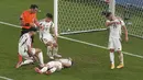 Pemandangan mencekam setelah insiden horor yang menimpa Barnabas Varga pada pertandingan Grup A Euro 2024 antara Skotlandia kontra Hungaria. (AP Photo/Ariel Schalit)