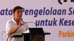 Menteri Kelautan dan Perikanan, Susi Pudjiastuti memberikan pidato pada puncak peringatan Hari Ikan Nasional ke-2 di Jakarta, Minggu (22/11/2015). Puncak Harkannas ke-2 dihadiri ibu Wakil Presiden, Mufidah Jusuf Kalla. (Liputan6.com/Helmi Fithriansyah)