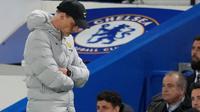 Manajer Chelsea, Thomas Tuchel, gagal menghindarkan timnya dari kekalahan 2-4 kontra Arsenal pada laga tunda pekan ke-25 Premier League, Kamis (21/4/2022) dini hari WIB. (AP Photo/Frank Augstein)