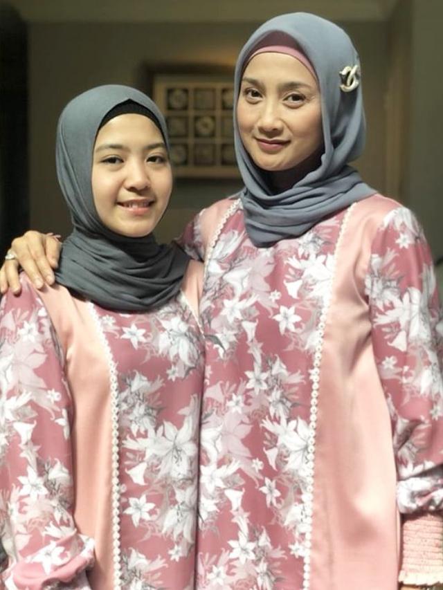 7 Potret Kompak Desy Ratnasari Dan Nasywa Nathania Bak Kakak Adik Hot Liputan6 Com Top songs by desy ratnasari. nasywa nathania bak kakak adik